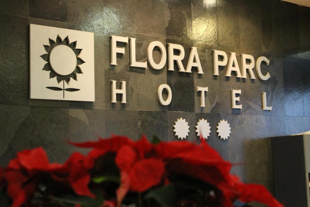 Hotel Flora Parc Castelldefels Exterior foto