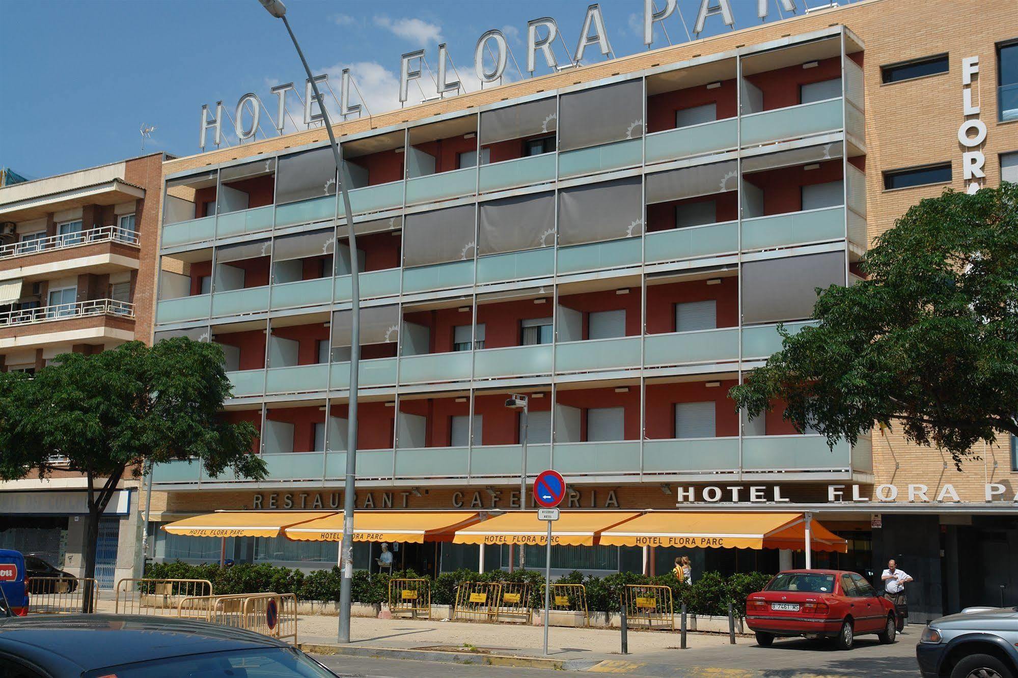 Hotel Flora Parc Castelldefels Exterior foto